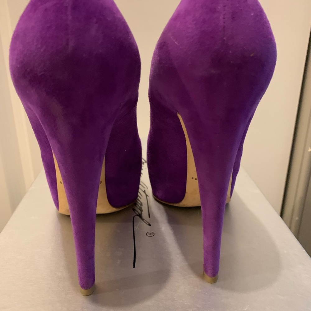 heels - Picture 3 of 7